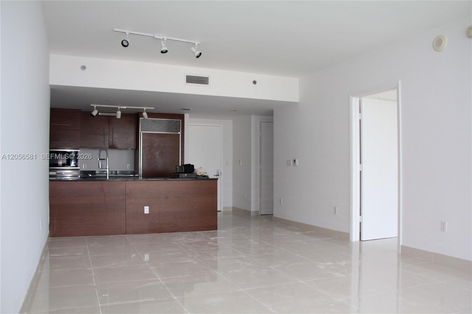 465 BRICKELL AV # 3006