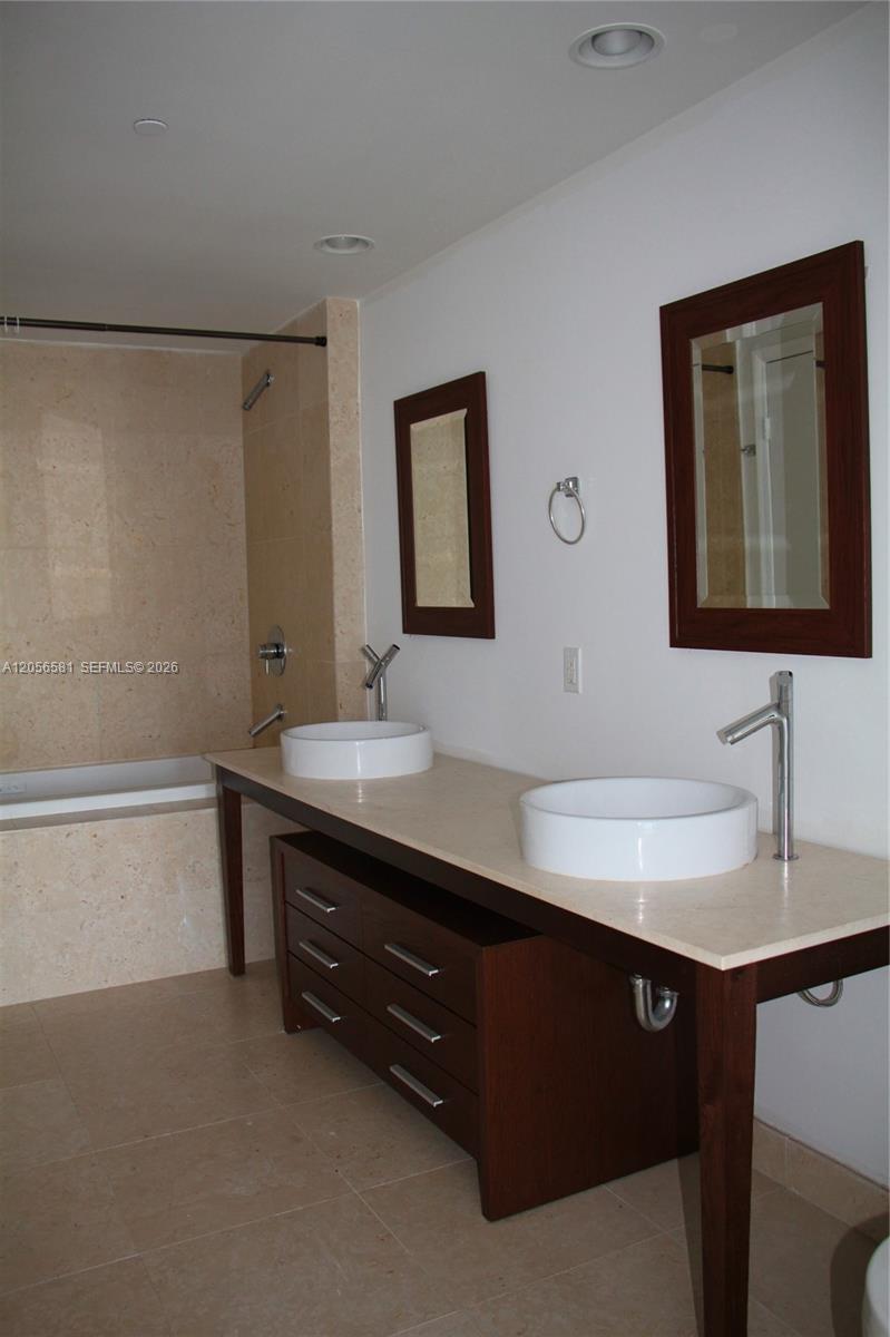 465 BRICKELL AV # 3006