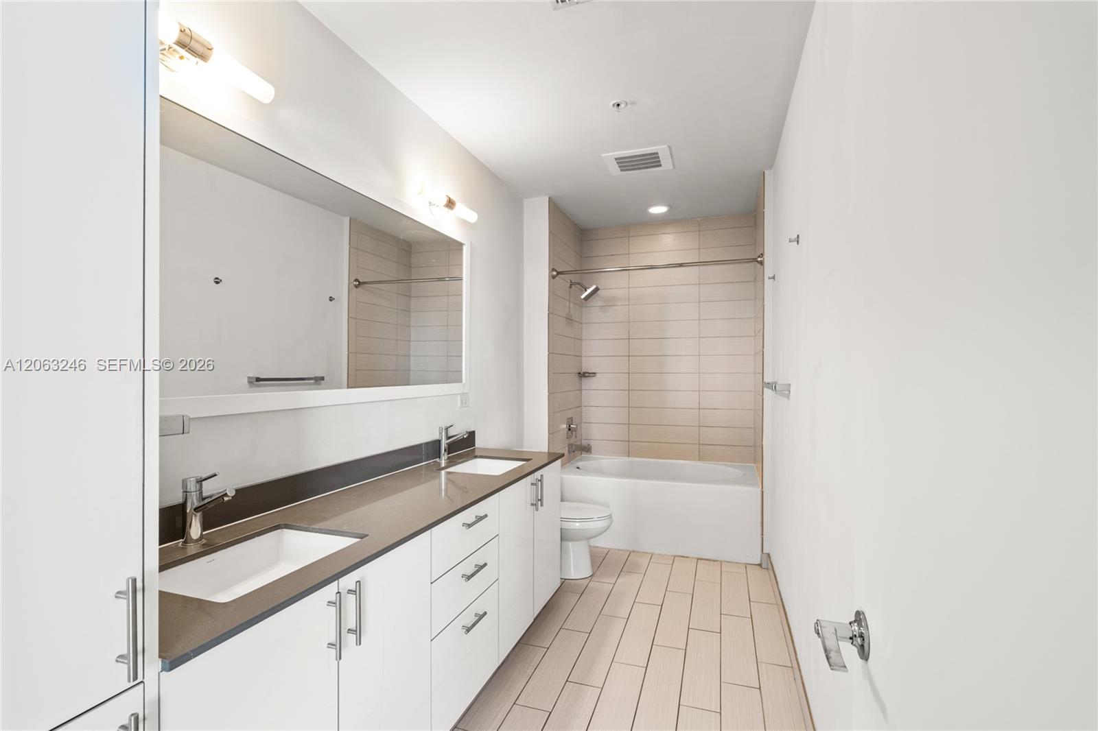 999 SW 1st Ave Unit: PH08
