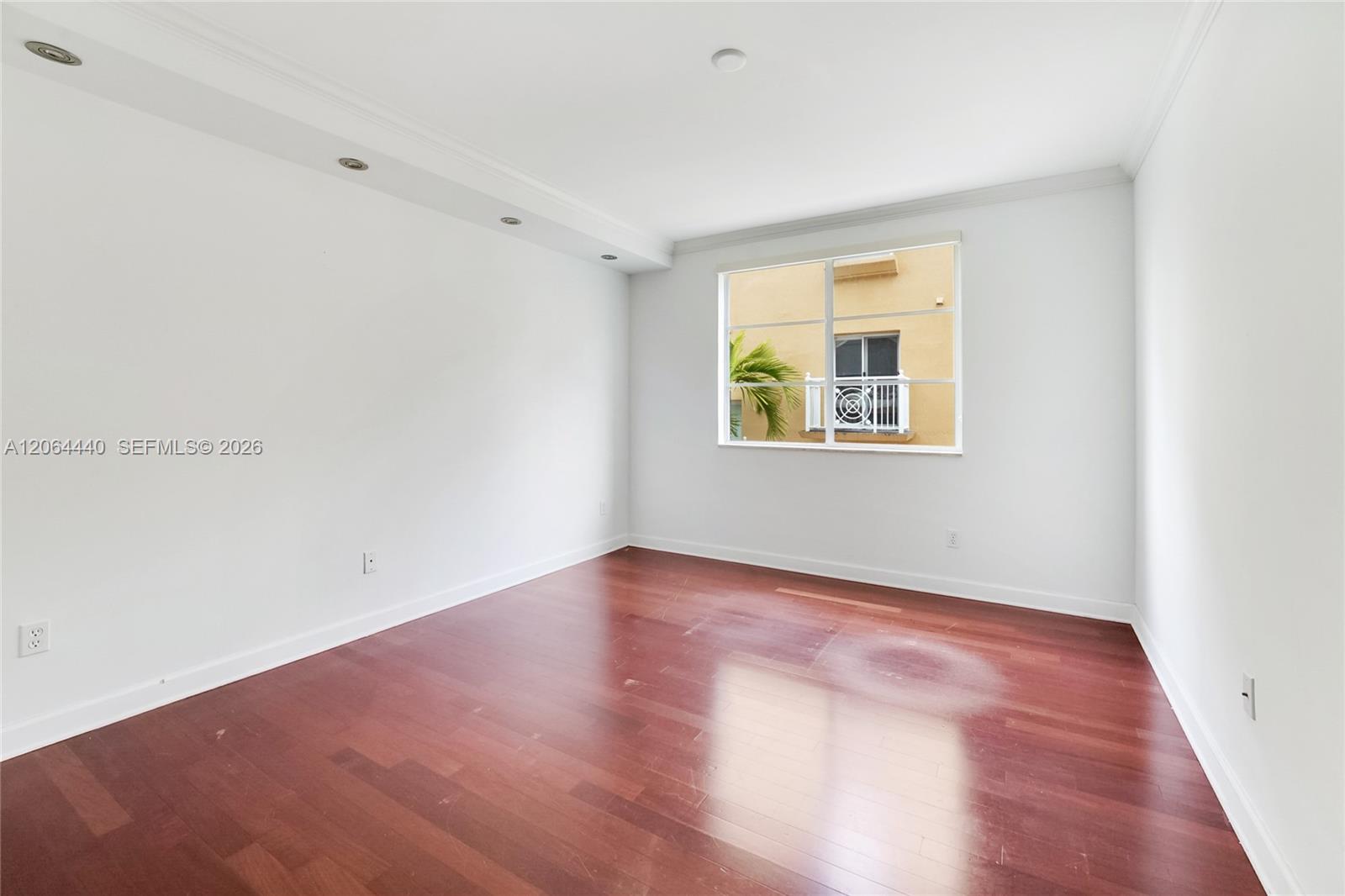 151 Michigan Ave # 525