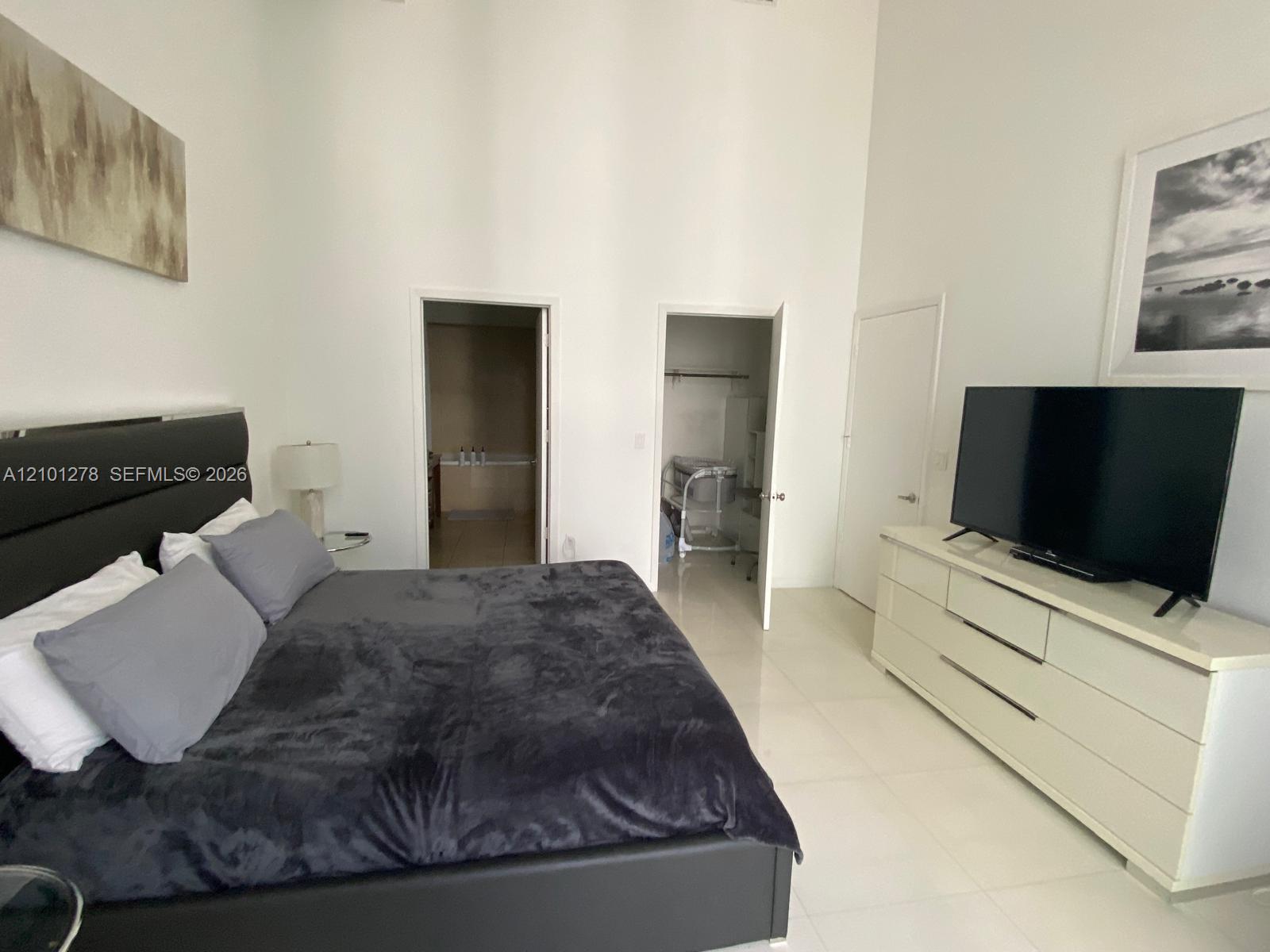 485 Brickell Ave # 2806