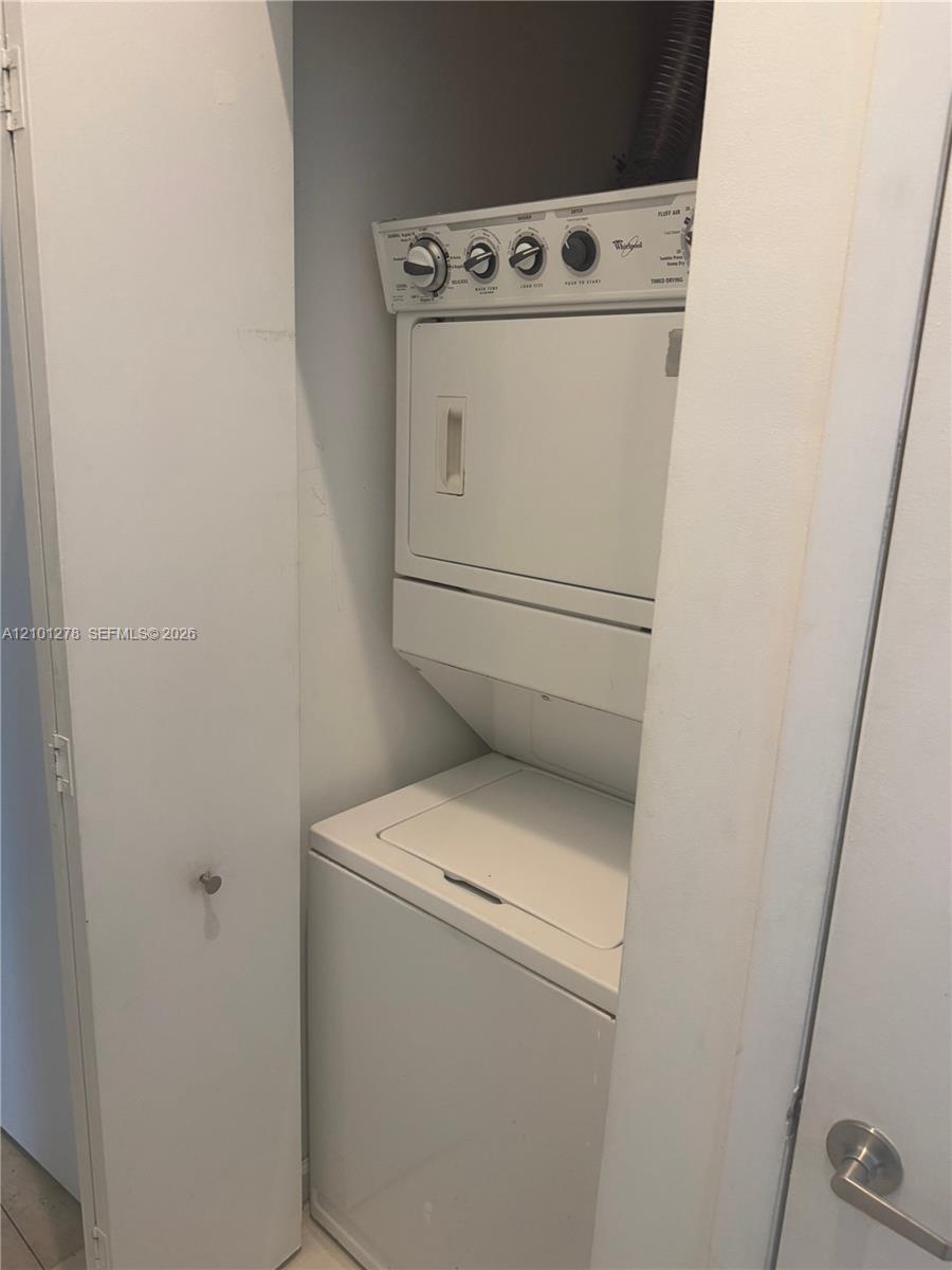 485 Brickell Ave # 2806