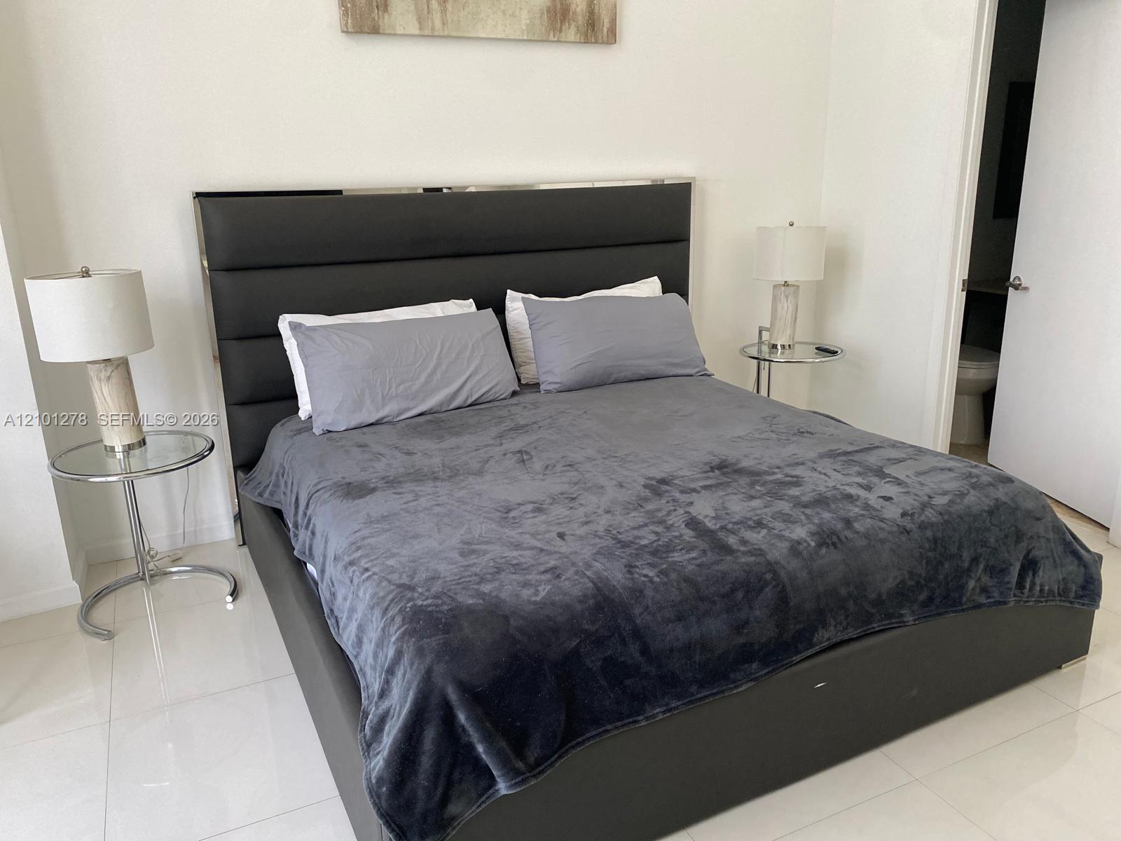 485 Brickell Ave # 2806