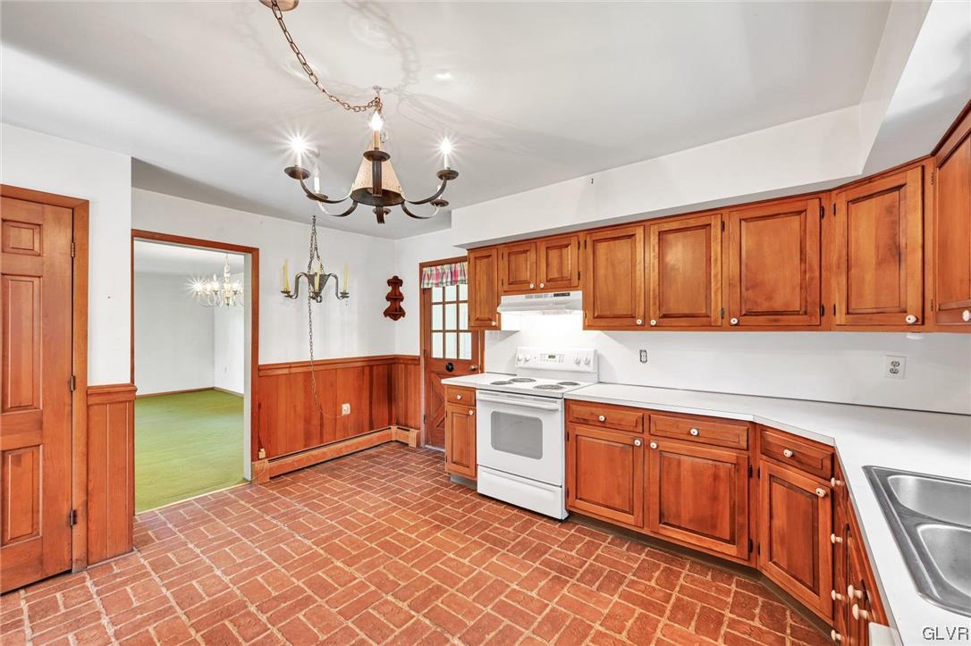 1041 Constitution Avenue