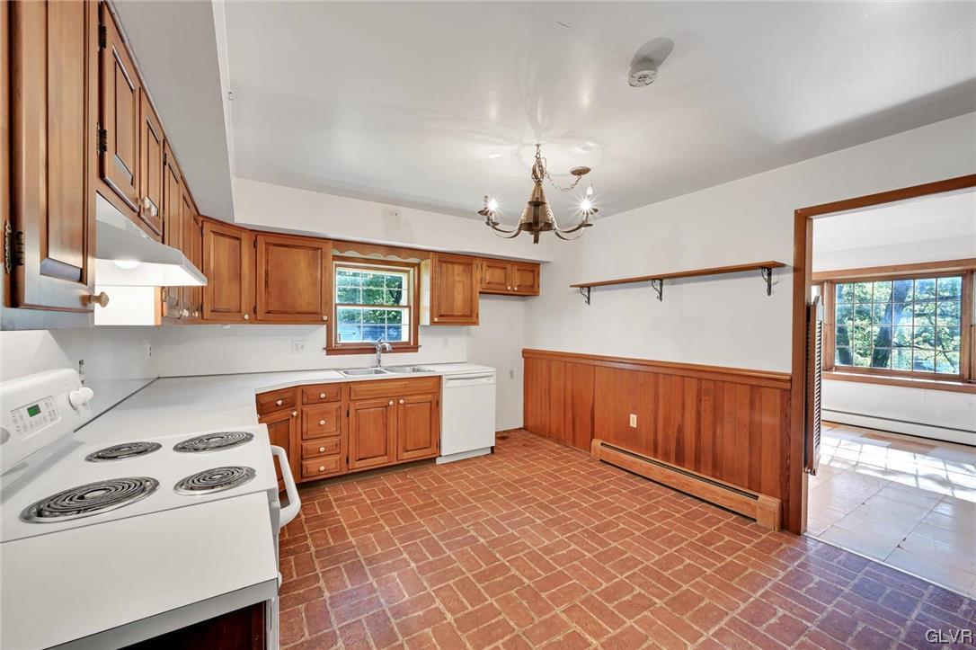 1041 Constitution Avenue