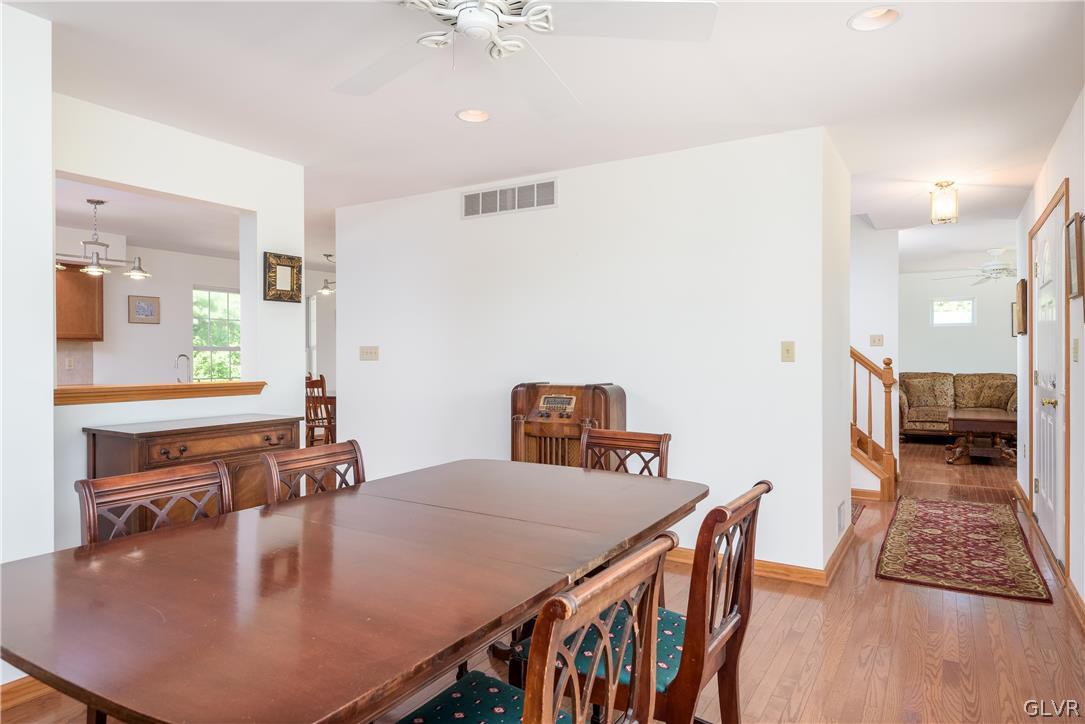 543 Lakeshore Drive West