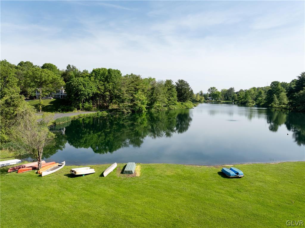 543 Lakeshore Drive West