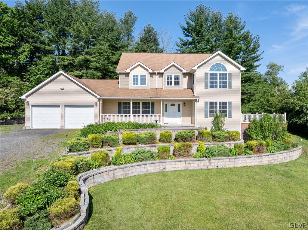 543 Lakeshore Drive West