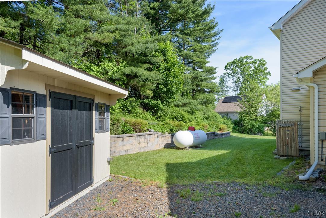 543 Lakeshore Drive West