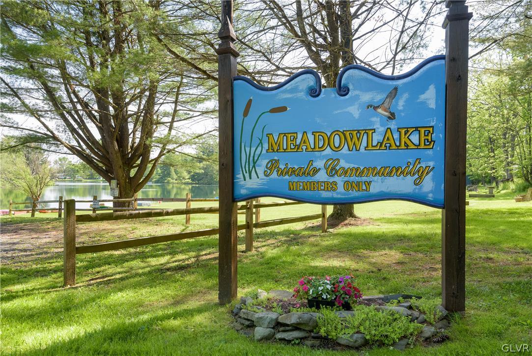 543 Lakeshore Drive West