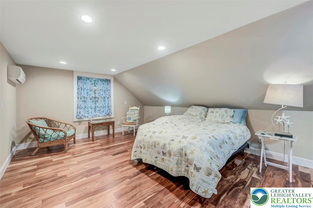 2280 Lake Drive