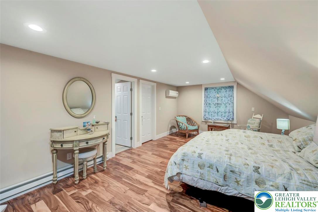 2280 Lake Drive
