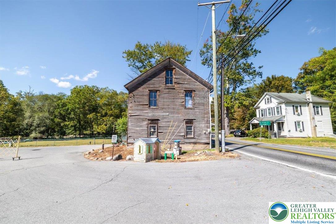 2241 Ridge Road