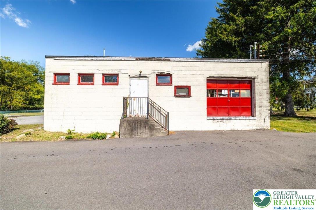 2241 Ridge Road