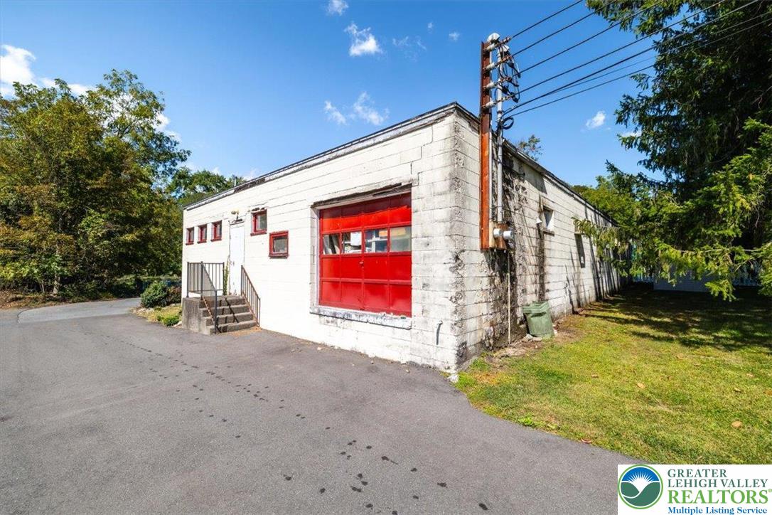 2241 Ridge Road
