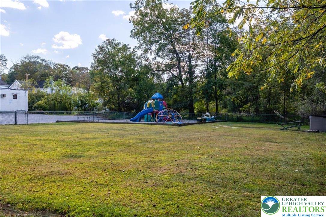 2241 Ridge Road