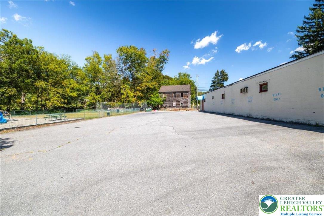 2241 Ridge Road