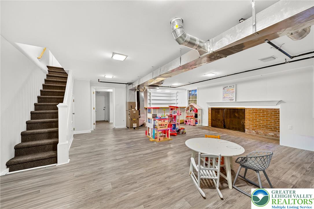 22 1st Street