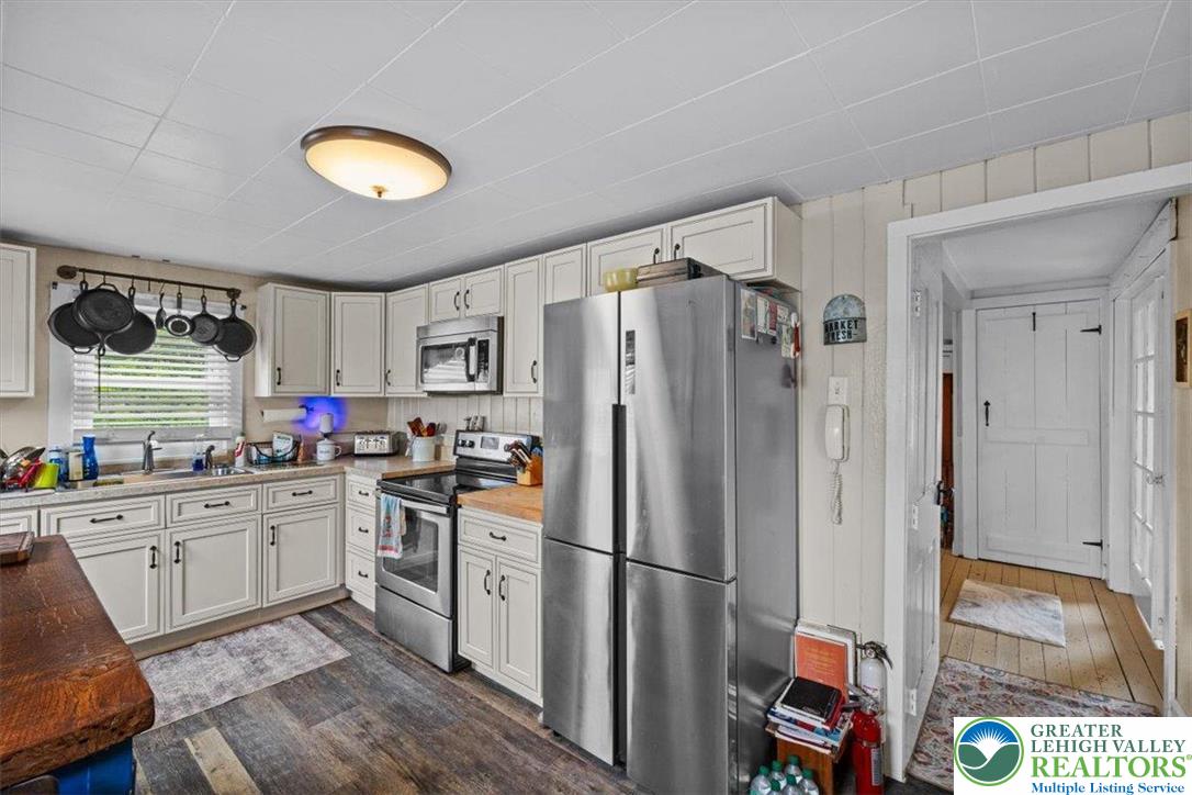 7590 Pohopoco Road