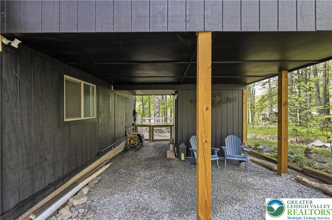 104 Horseshoe Lane