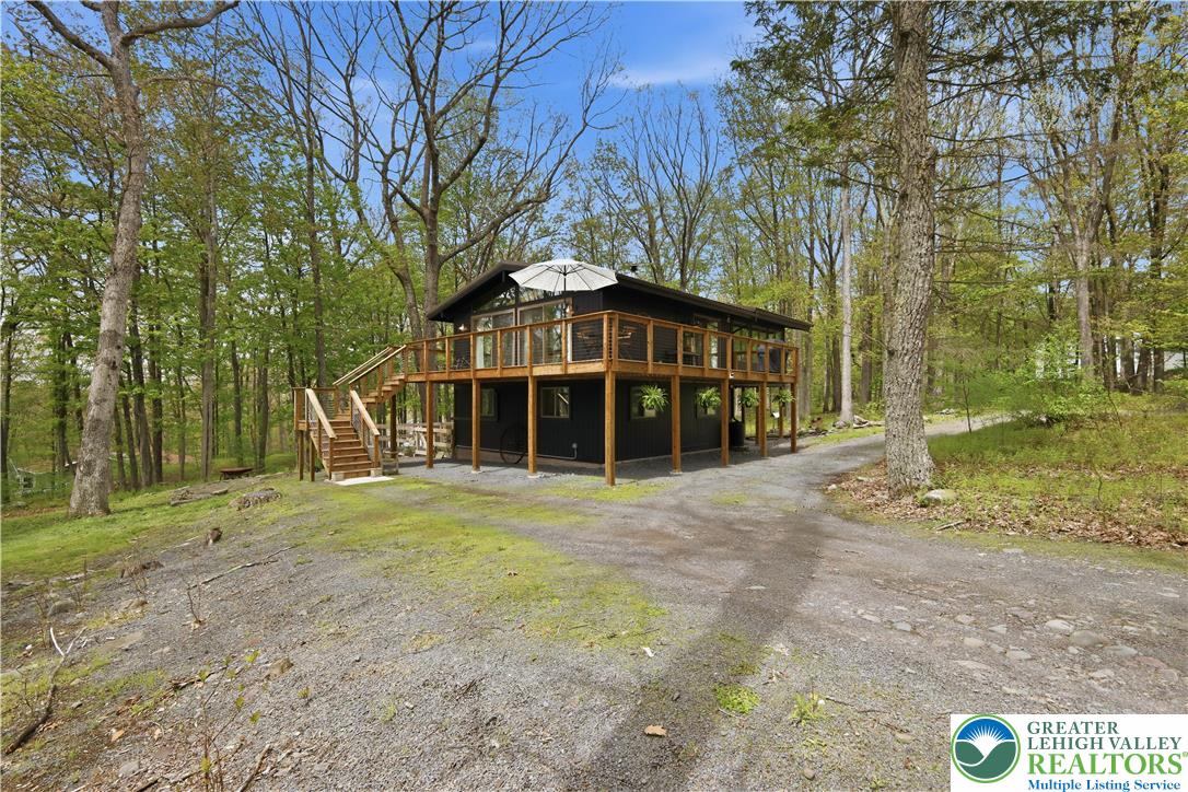 104 Horseshoe Lane
