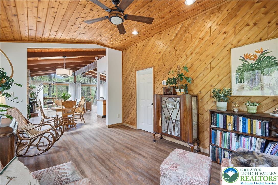 104 Horseshoe Lane