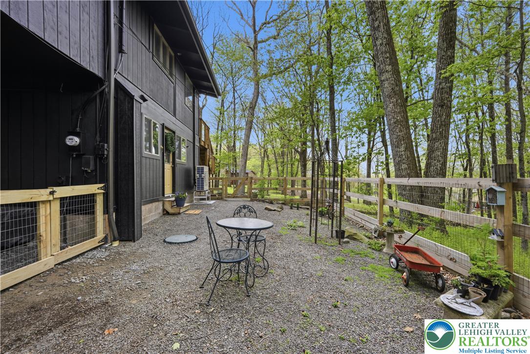 104 Horseshoe Lane