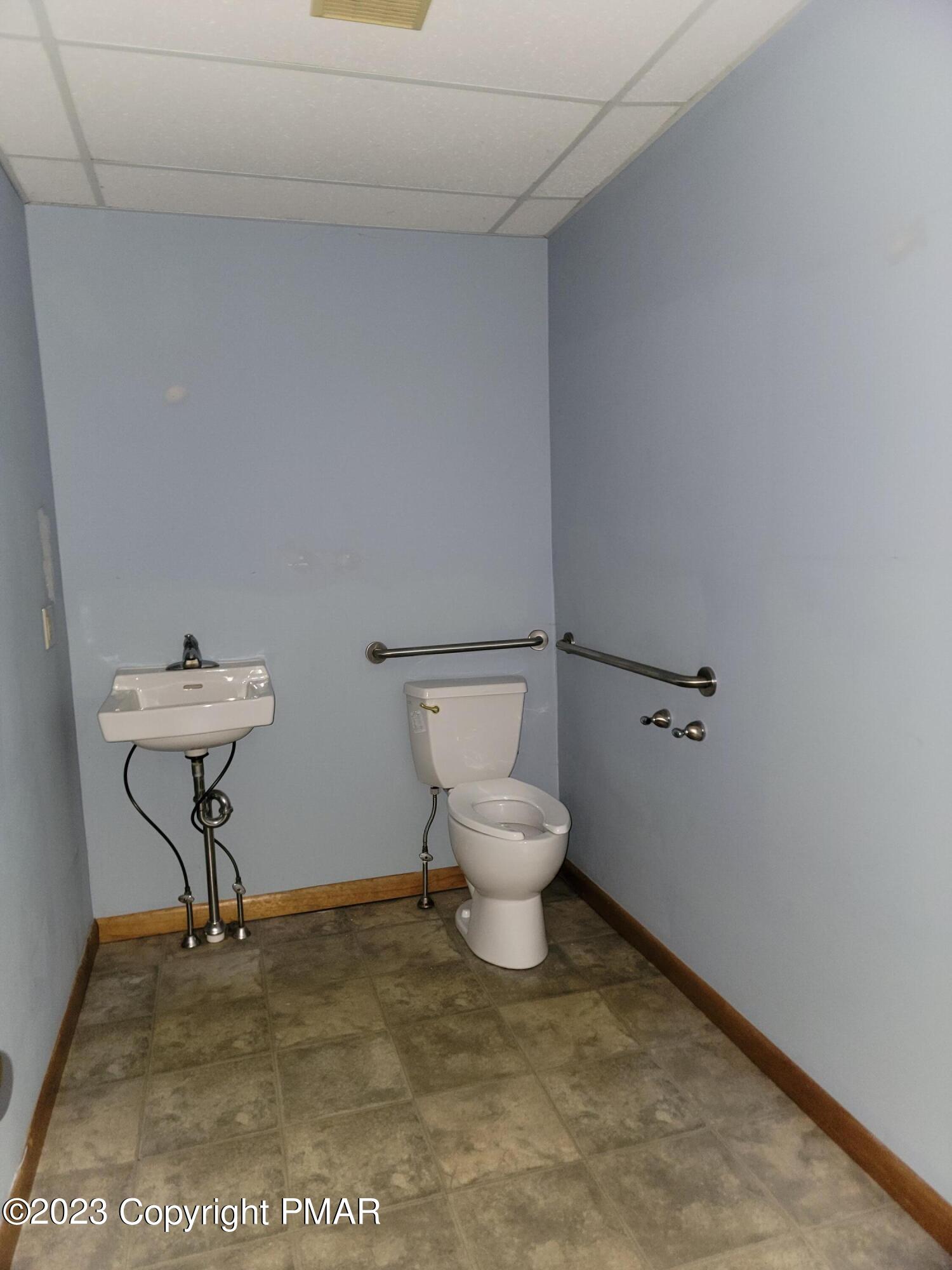 2541 Route 611 Route