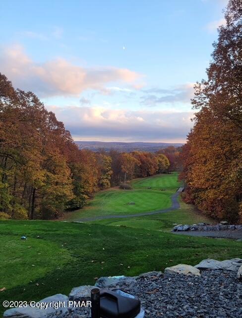 220 Hawthorne Village