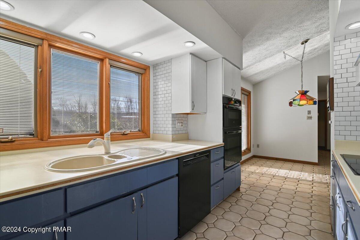5249 MOUNTAIN VIEW Drive