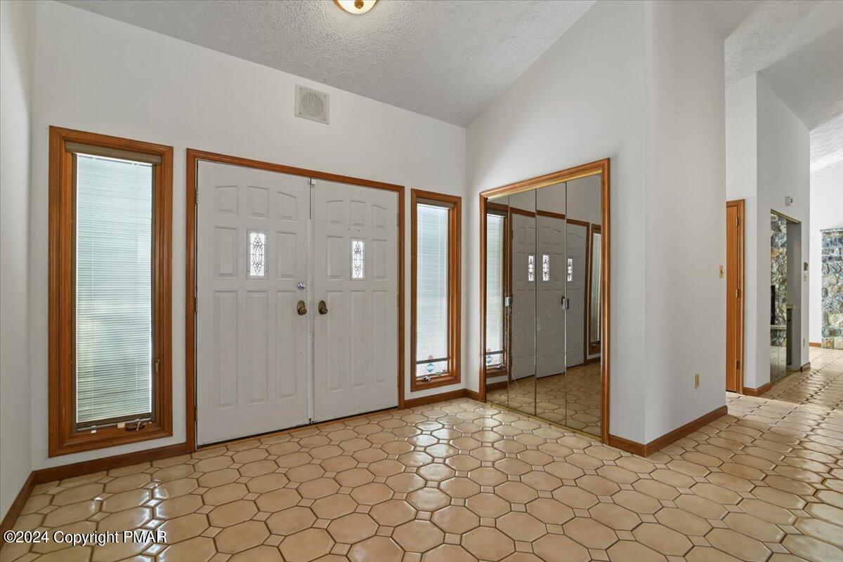 5249 MOUNTAIN VIEW Drive
