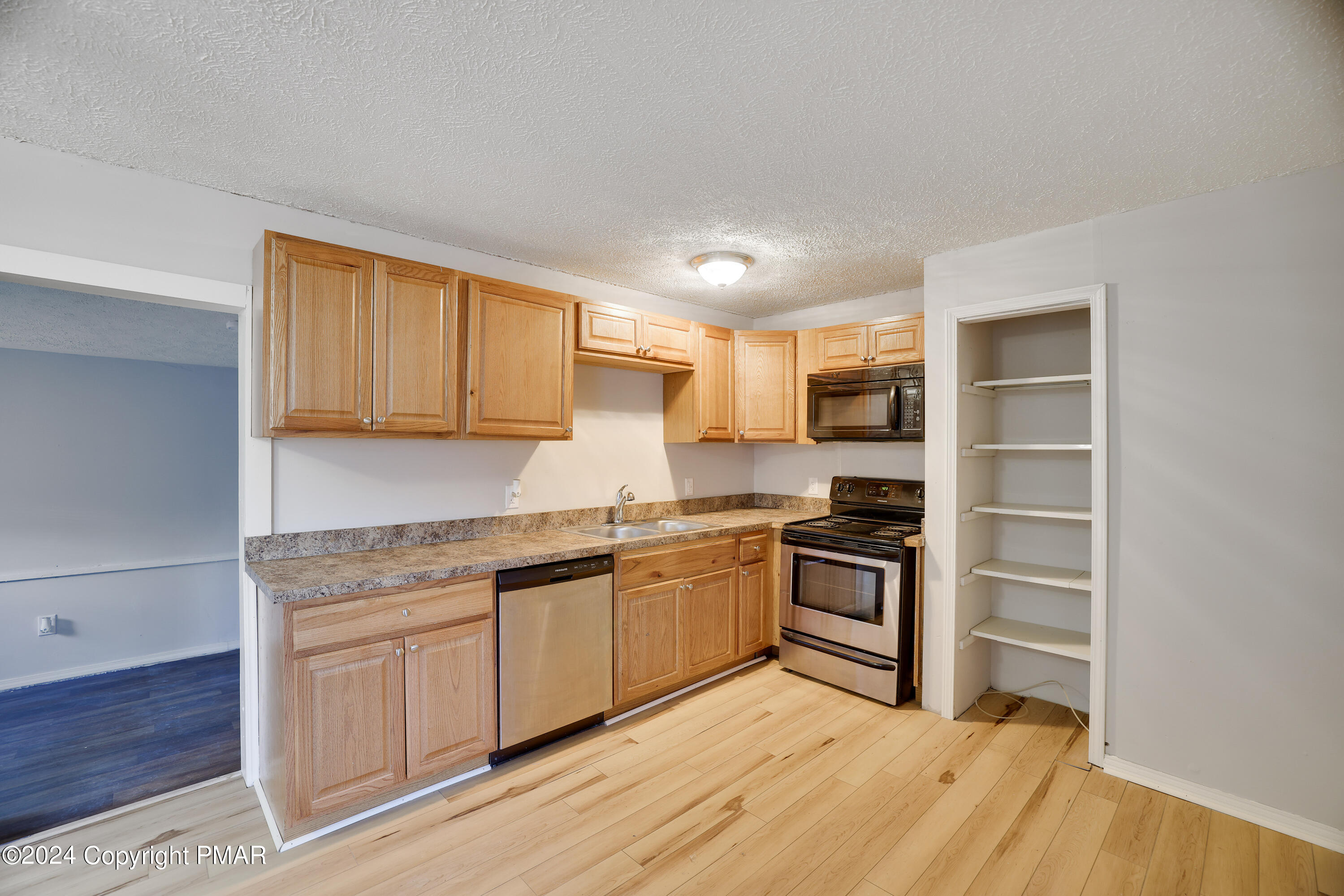 1554 Black Birch Way