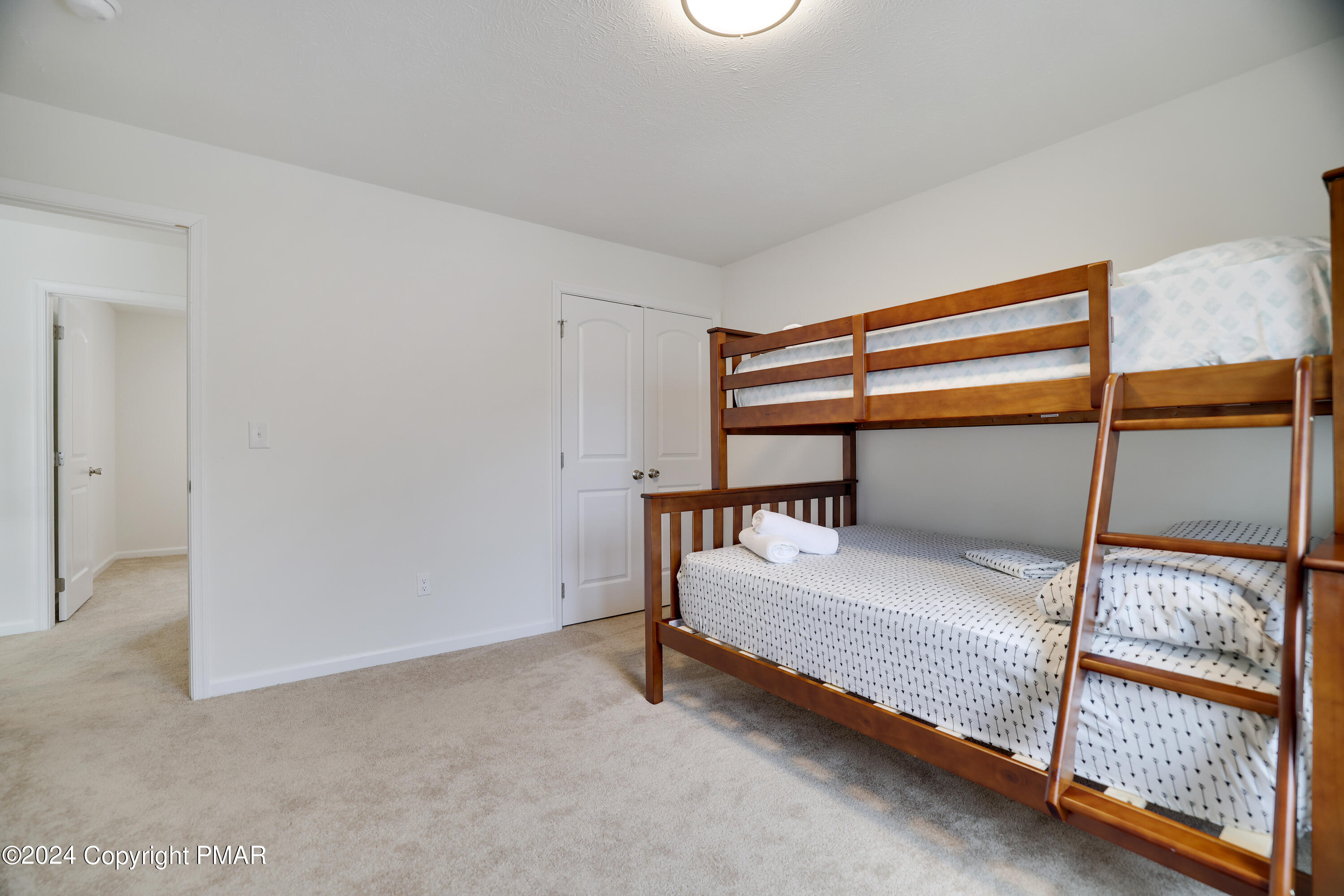 2841 Oak View Lane