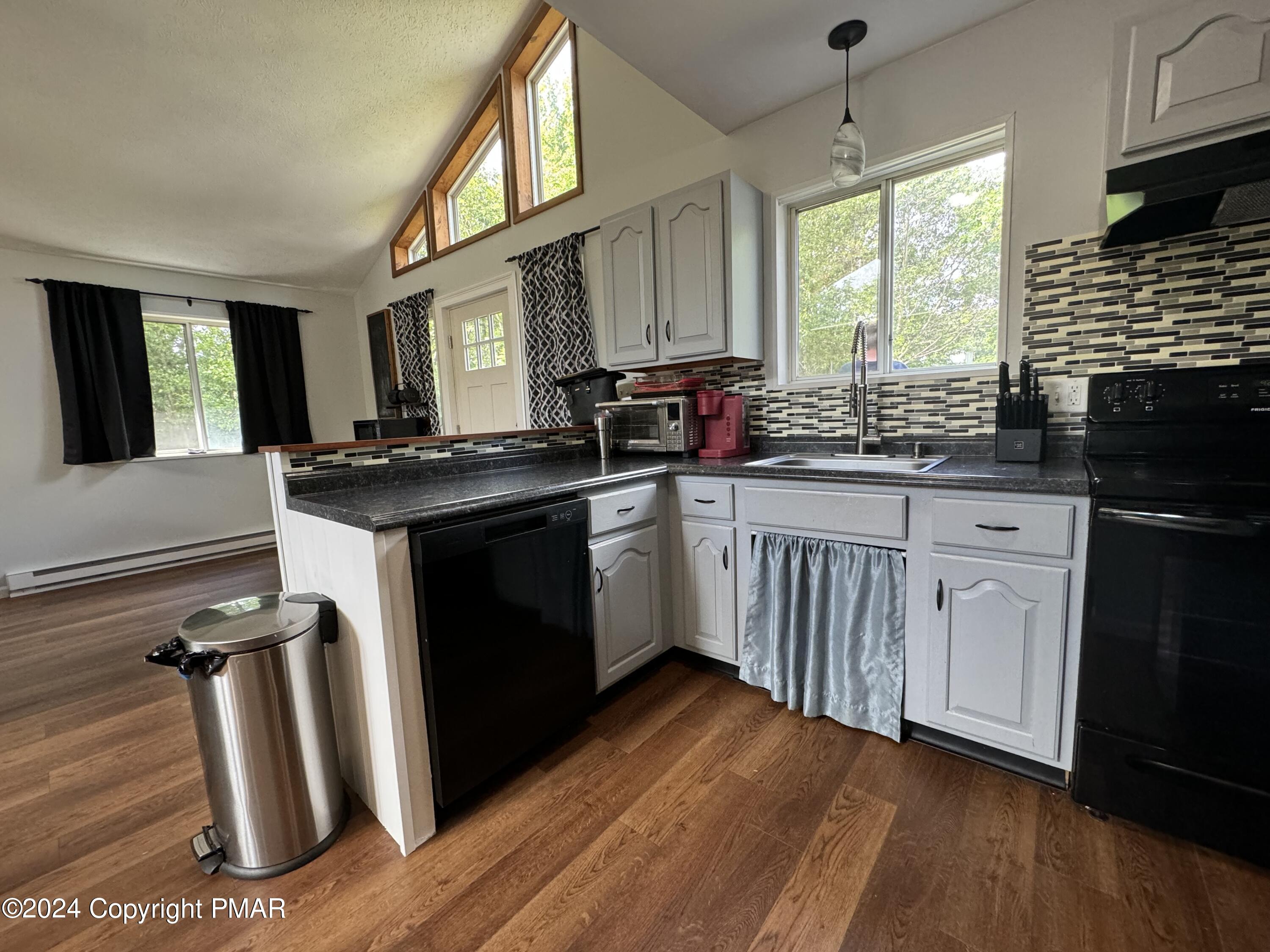 263 Colonial Terrace