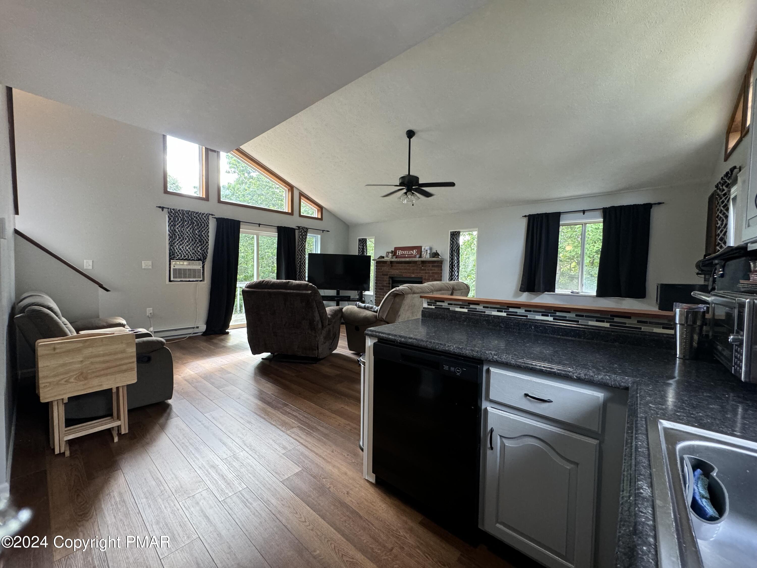 263 Colonial Terrace