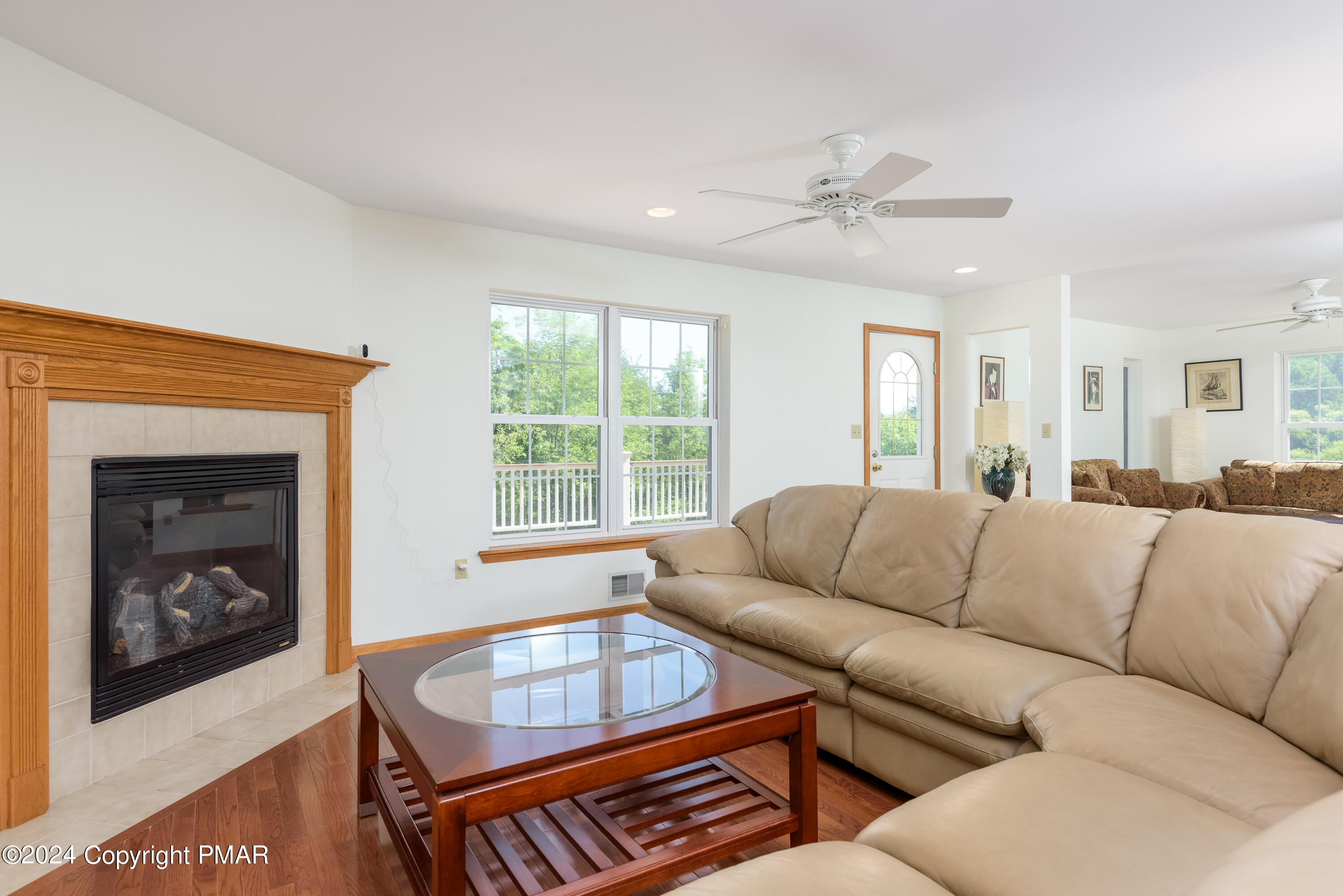 543 Lakeshore Dr W