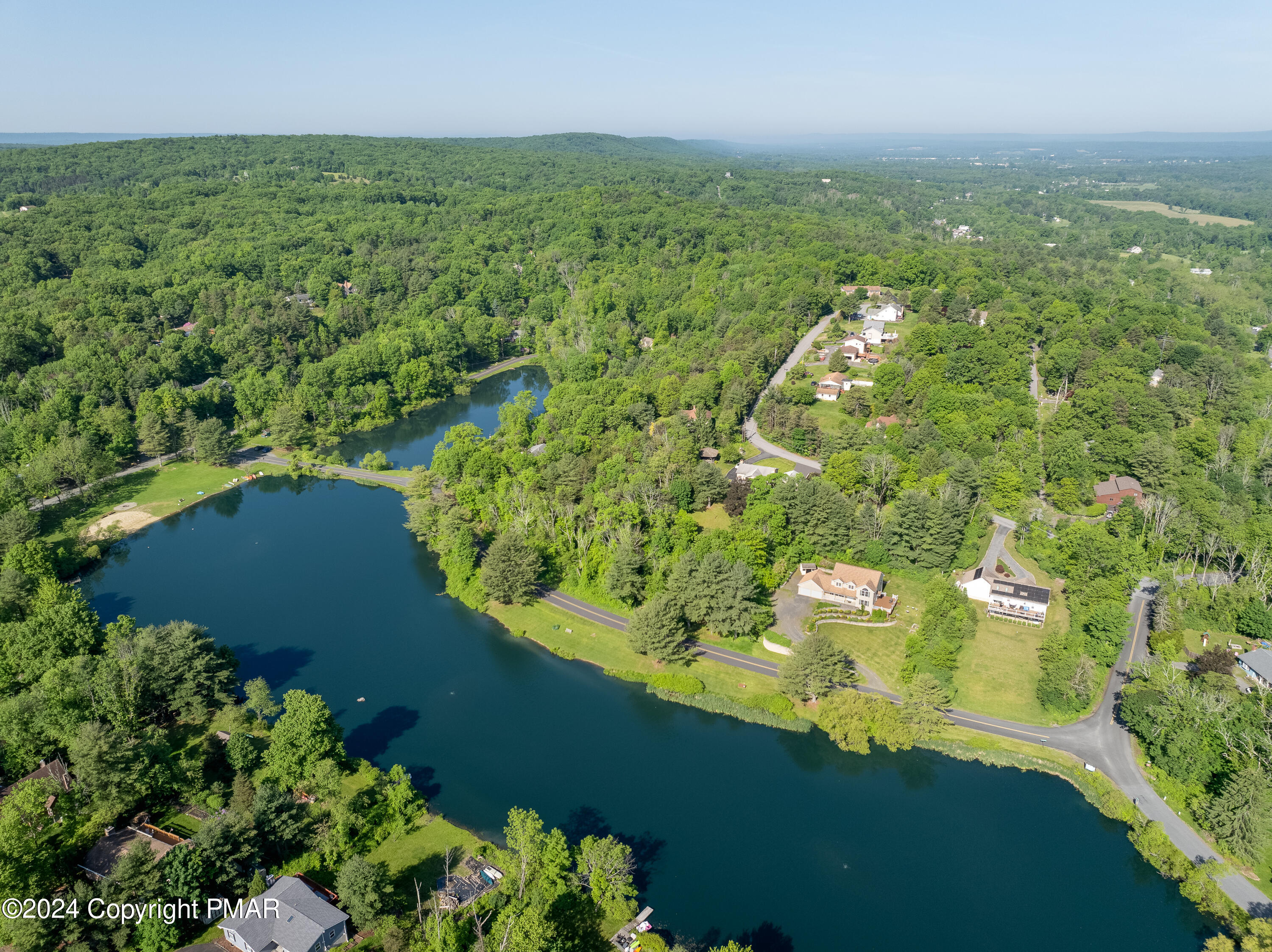 543 Lakeshore Dr W