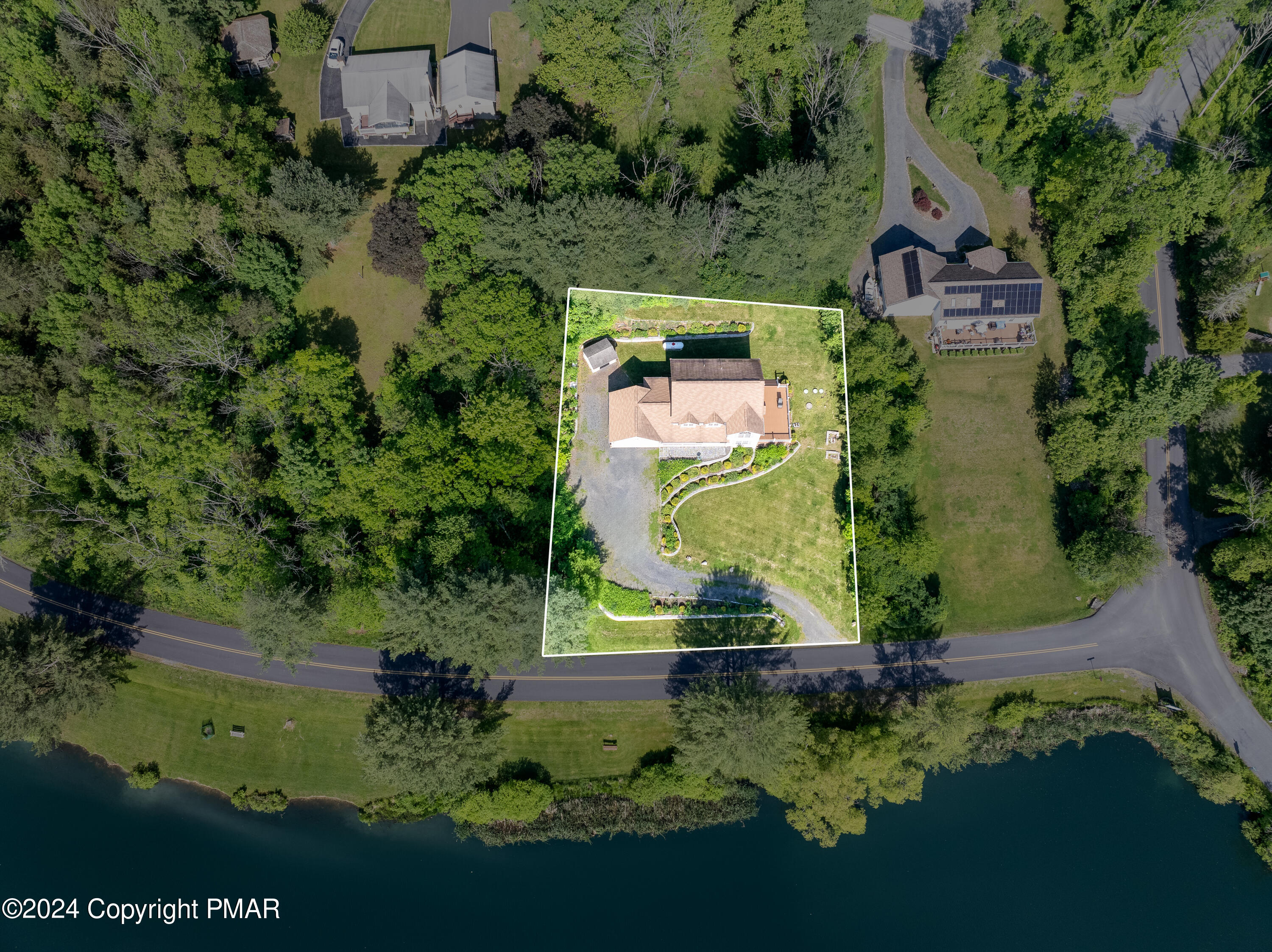543 Lakeshore Dr W