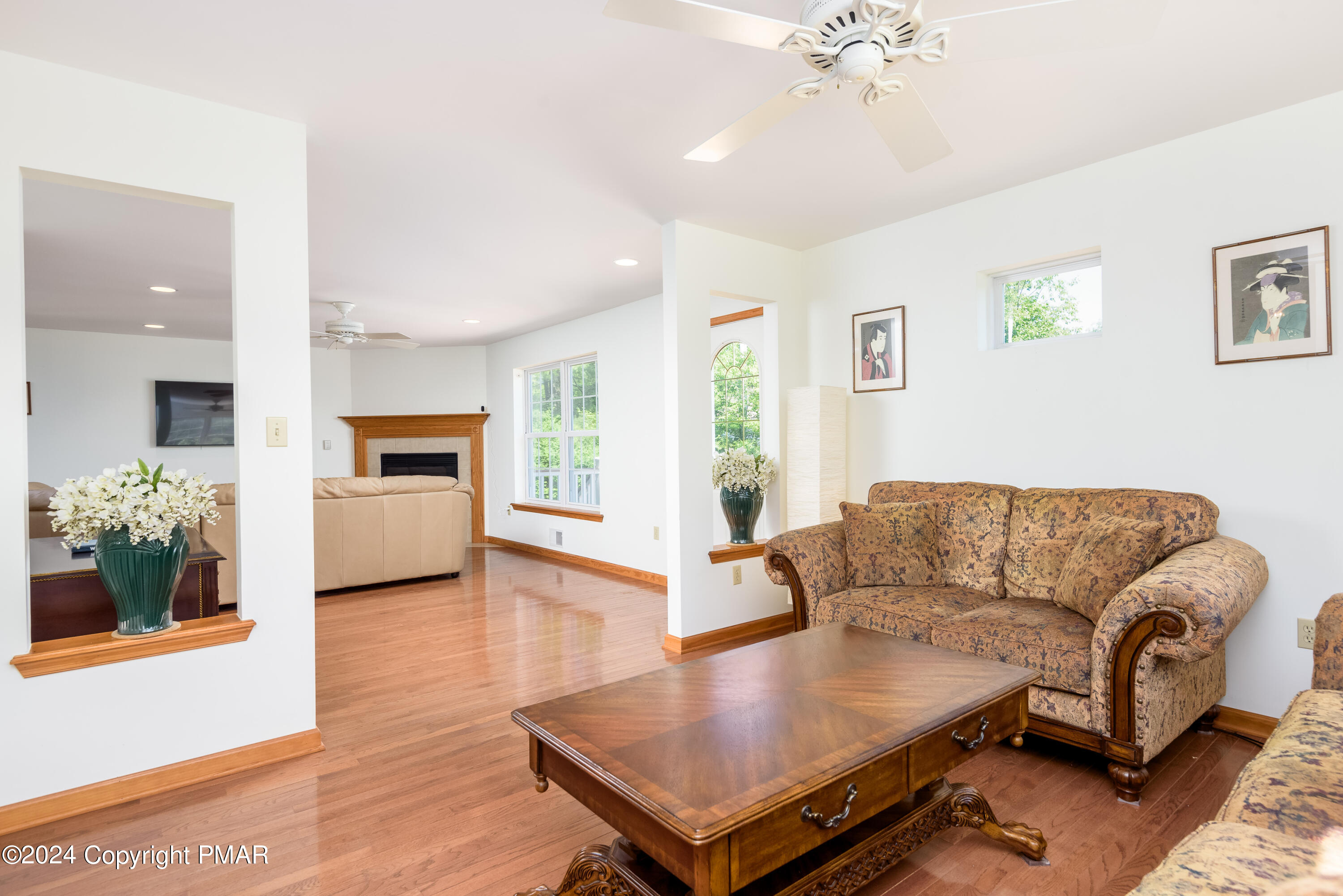543 Lakeshore Dr W