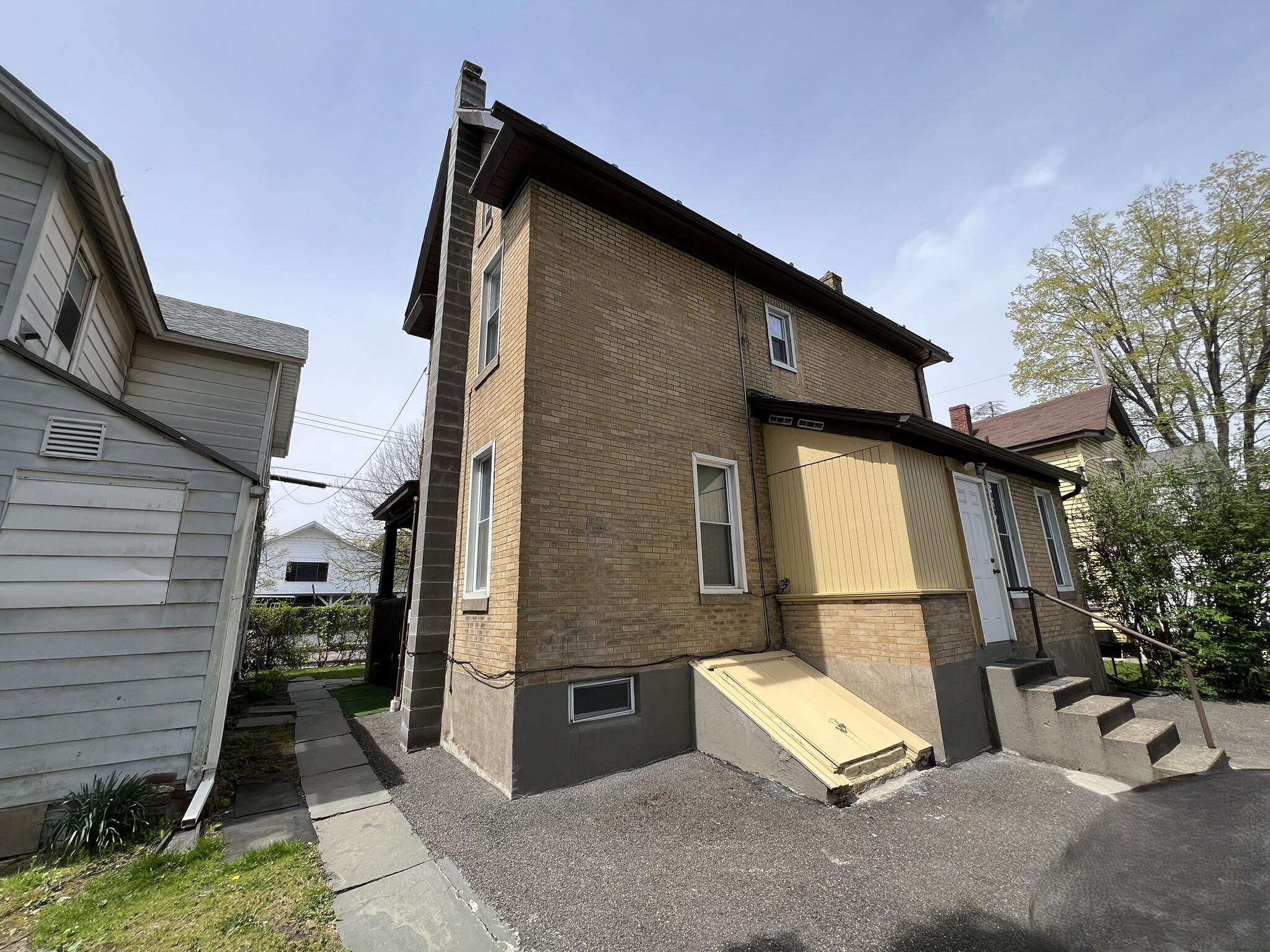 206 N Courtland Street