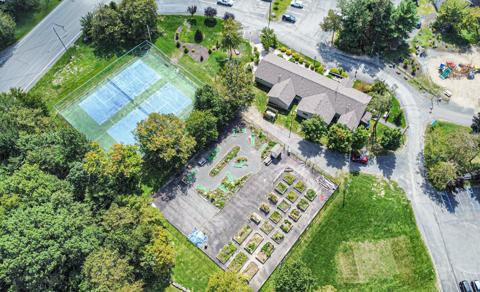 Knollwood Dr 105 Drive