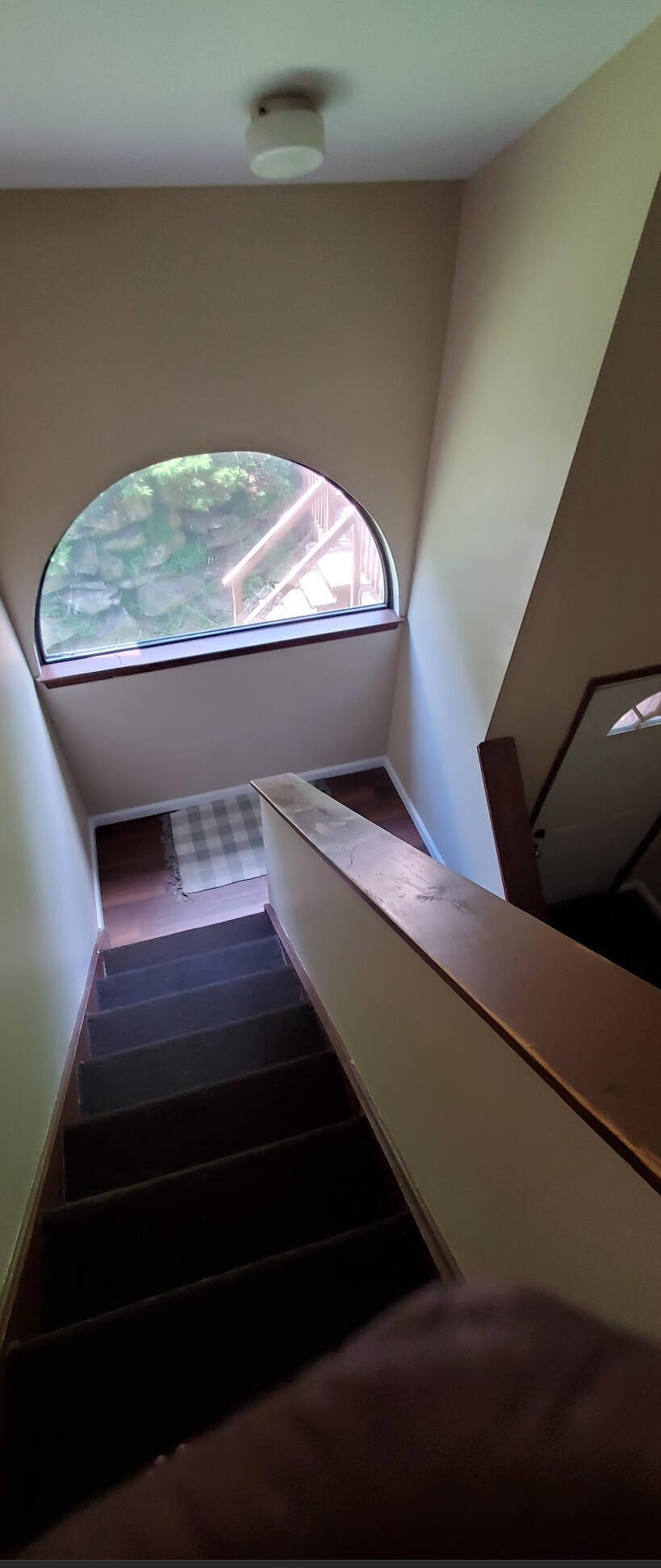 616 Mountain View Way