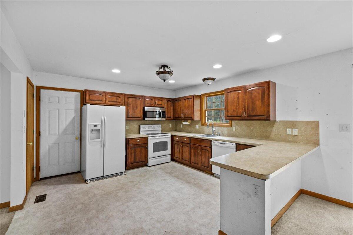 555 Whippoorwill Drive