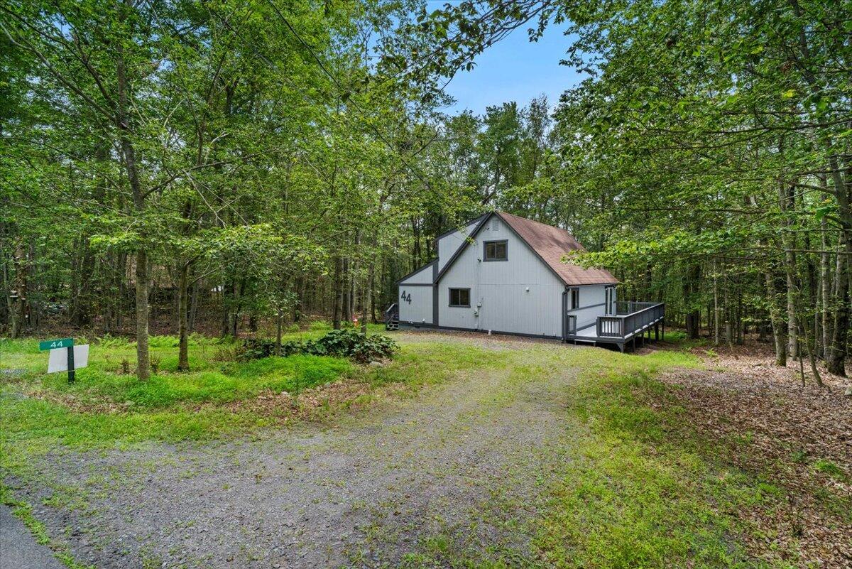 44 Magnolia Dr