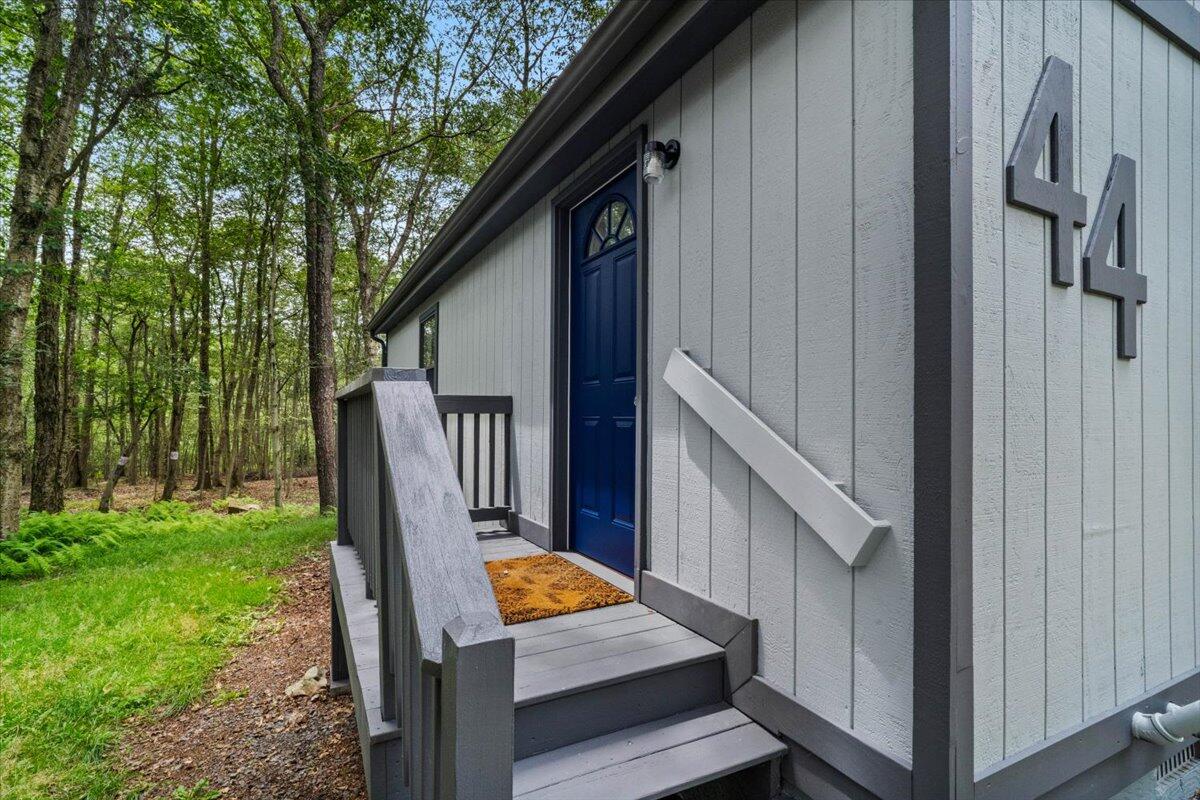 44 Magnolia Dr