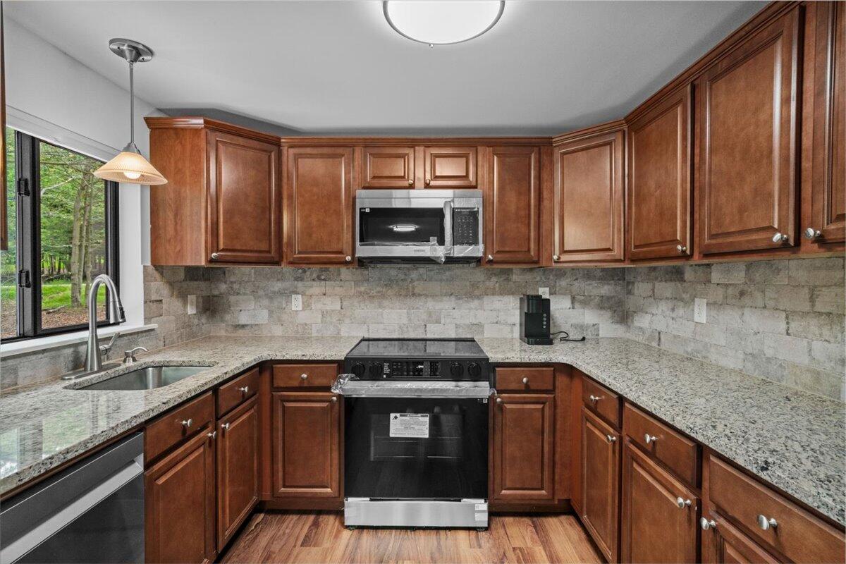 44 Magnolia Dr