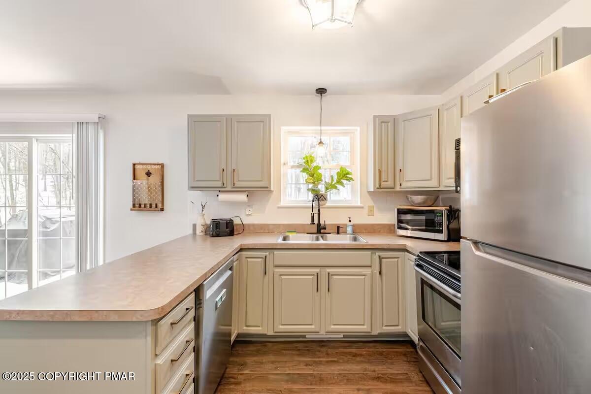 3114 Fairfax Terrace, Stroud Township