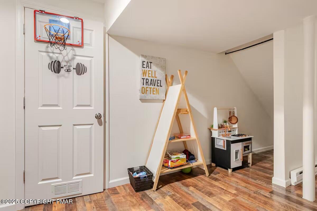 3114 Fairfax Terrace, Stroud Township