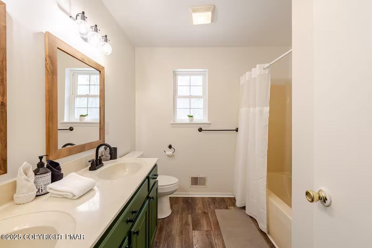 3114 Fairfax Terrace, Stroud Township