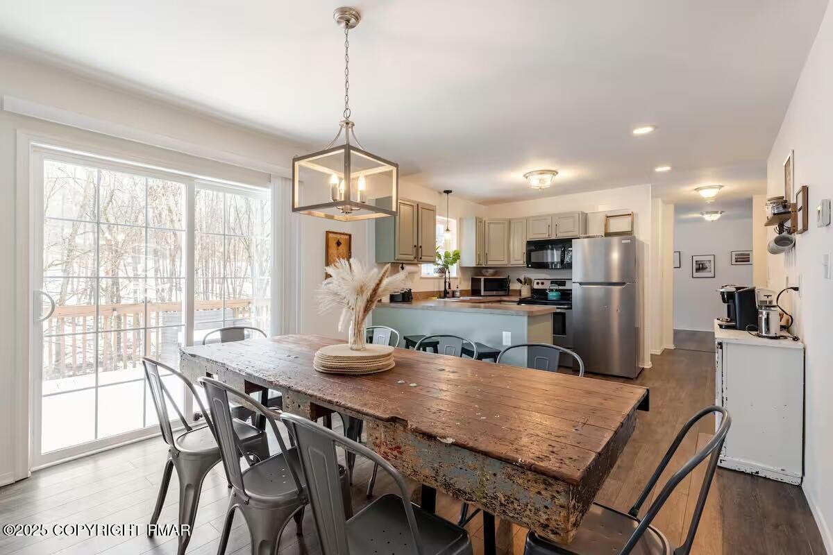 3114 Fairfax Terrace, Stroud Township